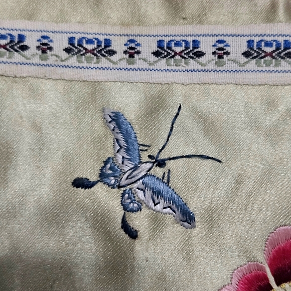 Vintage Chinese Dun Huang Hand Embroidered Silk Panel Floral Butterfly Tapestry - Picture 3 of 6